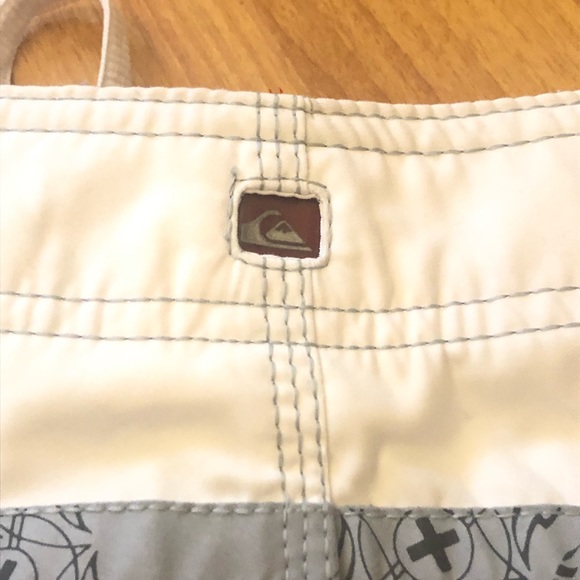 SOLD Men’s Quiksilver Swim Shorts - Picture 5 of 8